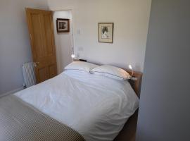 Burntisland Garden Apartment, Fife - 40 mins to Edinburgh, family hotel in Burntisland