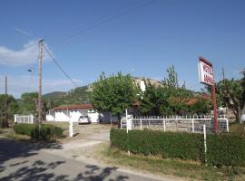 Athina Hotel, hotel v destinaci Loutrós