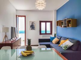 Trilocale Taormina fronte mare vista mozzafiato, holiday rental in Villa Rosa