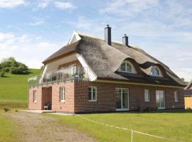 wassernahes Ferienhaus mit Meerblick und Schwimmbadnutzung in Sellin - Ferienhaus Rohrweihe – hotel w mieście Gager
