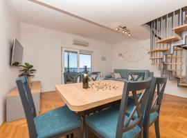 Deluxe 3 bedroom apartment with sea view