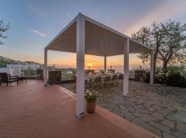 Villa Carolina Sorrento with sea view Jacuzzi and Pool: Sorrento'da bir butik otel