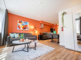 Trendy Design 55m2 Apartment with Balcony, hotel in s-Hertogenbosch