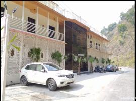 7 hills hotel and resort, ξενοδοχείο με πάρκινγκ σε Dogadda