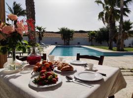 Villa Alaya - Luxury Villa with private pool, ξενοδοχείο που δέχεται κατοικίδια σε Partanna
