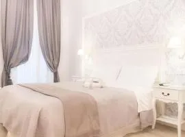 Charme & Chic Luxury