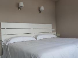 Hotel Román, hotel near Asturias Airport - OVD, Naveces