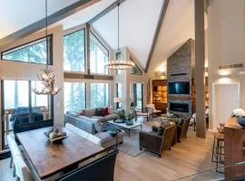 Luxury Ski in Ski Out Townhome with Expansive Mountain Views