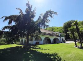 Cara Pace in collina per gruppi, holiday home sa Montefiore Conca