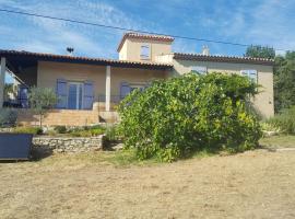 Belle maison en Drôme provençale, hotell i Rousset-les-Vignes