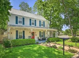 Grand Fredericksburg Retreat - Walk to Main St!