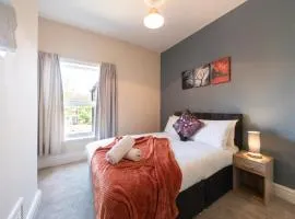 3 Bedroom-5 Beds Newland Ave King's Palace Leisure-Contractor-Heart of Hull Amenities