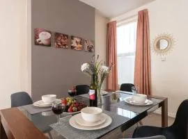 3 Bedroom-5 Beds Newland Ave King's Palace Leisure-Contractor-Heart of Hull Amenities