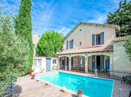 Lovely holiday home with private pool, hotel di Orange