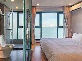 22Land Moon West Lake, hotel v Hanoji