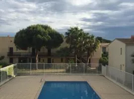 Appartement très proche naturiste, chic, piscine