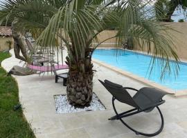 Villa SPA Piscine : entre mer et montagne, hotel with parking in Foissac