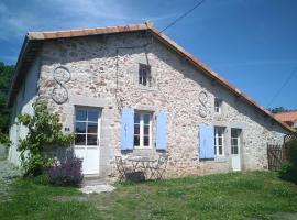 Gîte de la Barlière، فندق في Secondigny