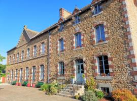 La Récréation, hotel con pileta en Châtelaudren