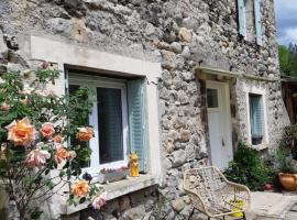 L'EMBELLIE, hotel cerca de Baños termales de Neyrac, Thueyts