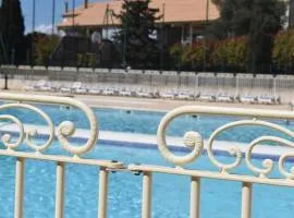 Appartement climatisé look industriel avec piscine à la plage