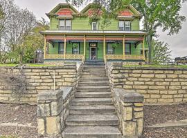 The Lilly House Historic Glen Rose Home with Porch!, Hotel in Glen Rose