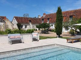 La Ferme Blanche, hotel with parking in Cussay