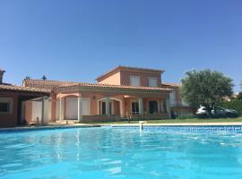 Villa et maisonnette provençales, holiday home in Carpentras