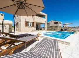 Luxury villa Vid1 with heated pool, jacuzzi and sauna 01 - by TA Leut Agency