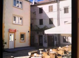 Sobe Kod Bakija, hotel v destinaci Karlobag