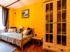 Art apartment EVMOLPIAS near Roman stadium