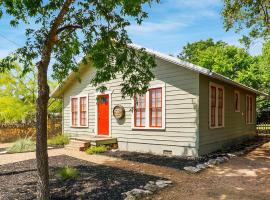 Bungalows on the Square- Unit 1, hotel a Wimberley