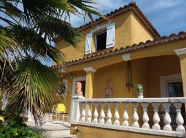 Le Trinacria, hotel v destinaci Taradeau