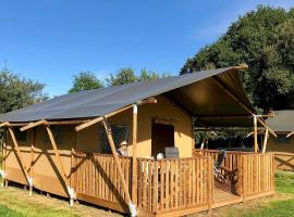 Safaritent Glamping Normandie, hotel with parking in Longueville