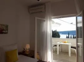 SEA VIEW ROOM with kitchen, balcony&air condition