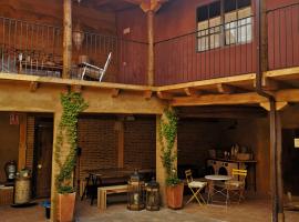 L' Abilleiru Albergue Rural, hostel in Santibáñez de Valdeiglesias