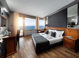 Petrov Family Hotel، فندق في Nesebar New Town، نيسيبار