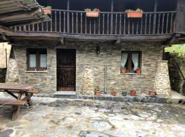 2 bedrooms house with wifi at Tineo, semesterhus i Tineo