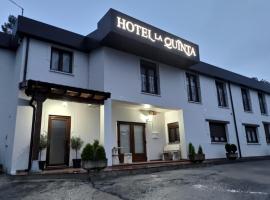 쿠에에 위치한 가족 호텔 Hotel La Quinta