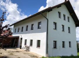 Bauernhaus Auberg ganzes Haus, hotel para famílias em Hutthurm