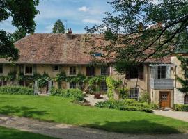 Domaine de Bellevue Gîte du Mont Poupet, hotel med parkering i Marnoz