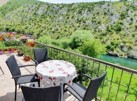 Villa Bašić, hotel ob plaži v mestu Blagaj