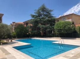 Belle résidence au centre de Saint Tropez avec piscine et garage, apartment in Saint-Tropez