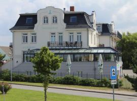 Pension Strandschloss Arielle, hotel u gradu Bergerende-Retviš