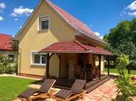 Cédrus Nyaralóház, Gyopárosfürdő, holiday home sa Orosháza