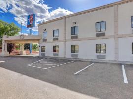 Motel 6-Espanola, NM, хотел близо до Cities of Gold Casino, Еспаньола