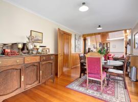 Hamlet Downs Country Accommodation, hotel with parking in Fentonbury