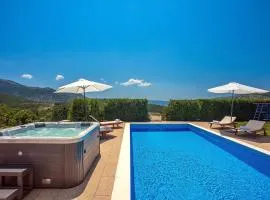 Villa Calma with heated pool,jacuzzi, Finnish sauna and 4 bedrooms