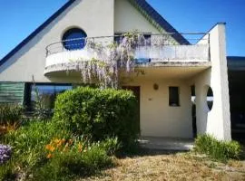 Chambre dans Maison fleurie et calme