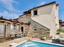 Lovely Rustic Villa Katarina with 2 pools, cottage in Gračišće